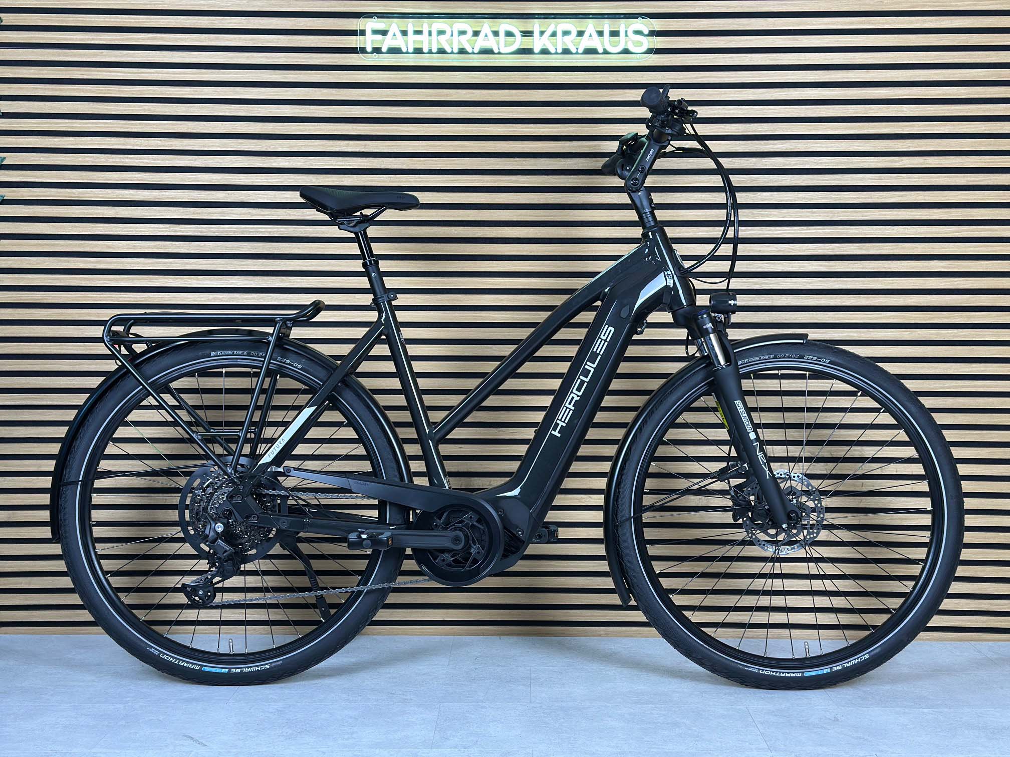 hercules trekking e-bikes Hercules Futura I-10 schwarz | 625WH | E-Bike Damen Trekking