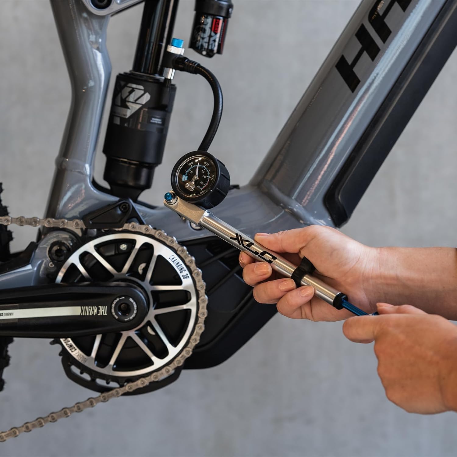 XLC Dämpferpumpe PU-H03 schwarz/silber max. 28 Bar