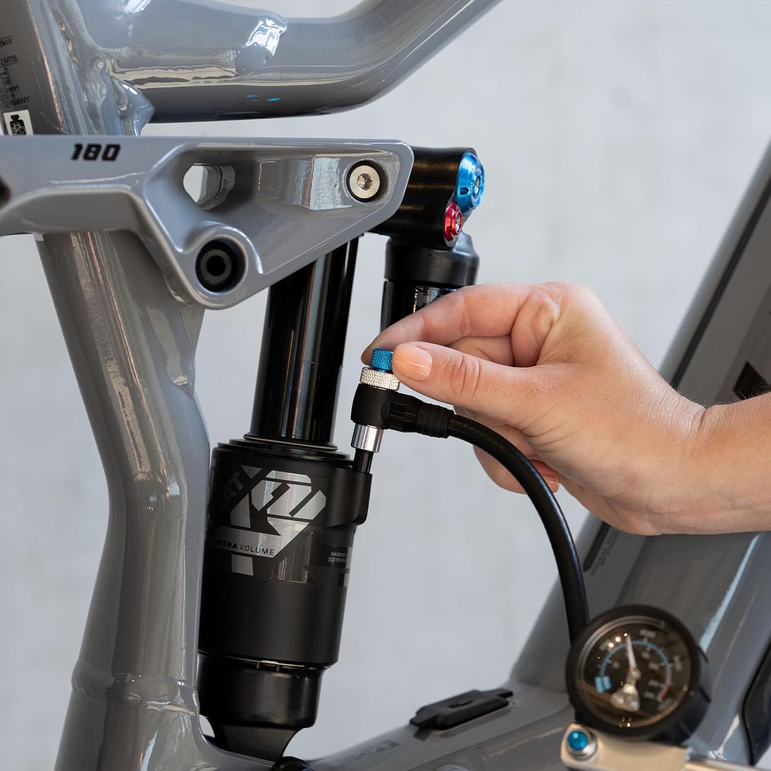 XLC Dämpferpumpe PU-H03 schwarz/silber max. 28 Bar