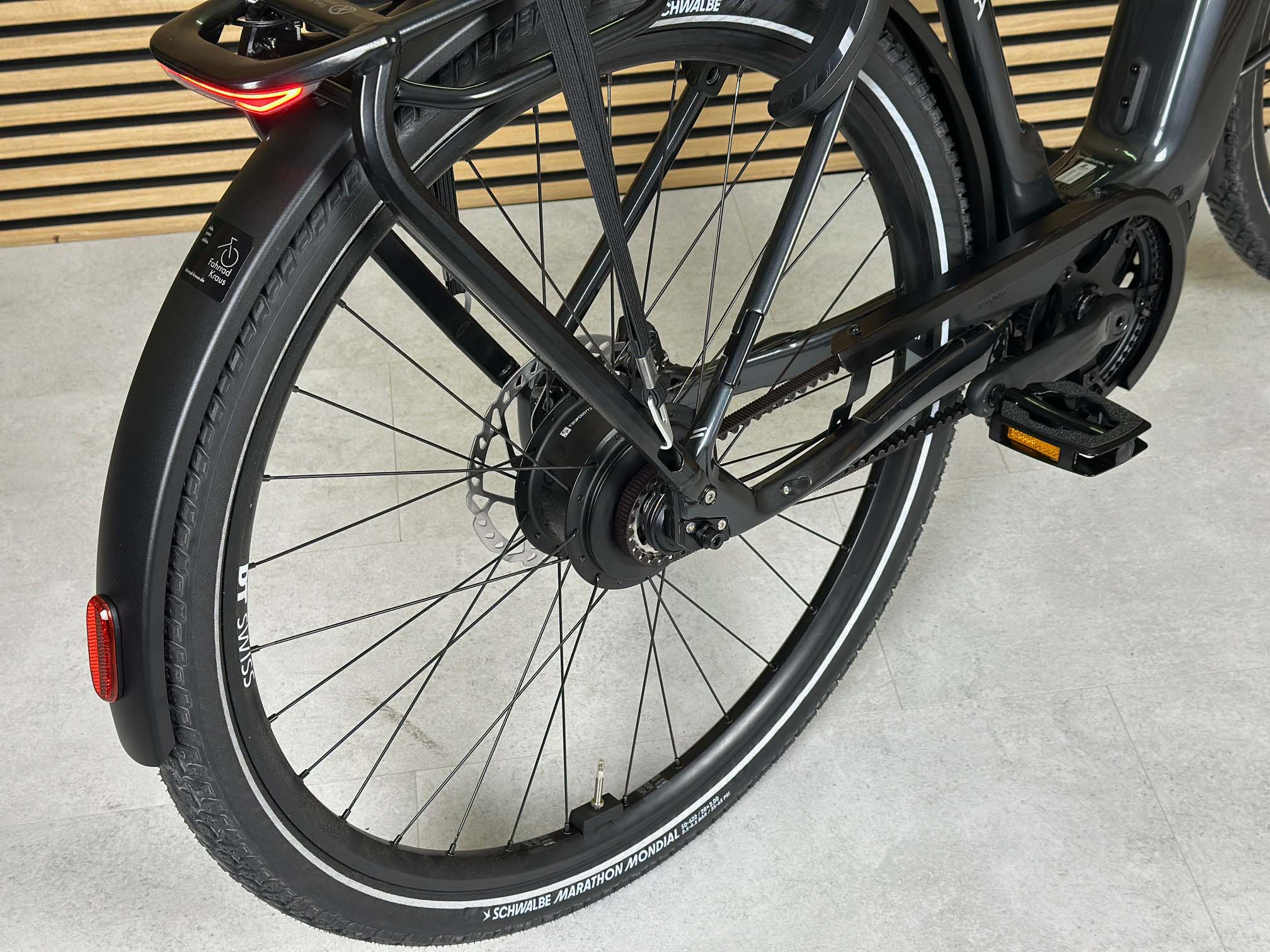 Simplon CHENOA :e grau | 800WH | E-Bike Herren Trekking | 2026 | Enviolo