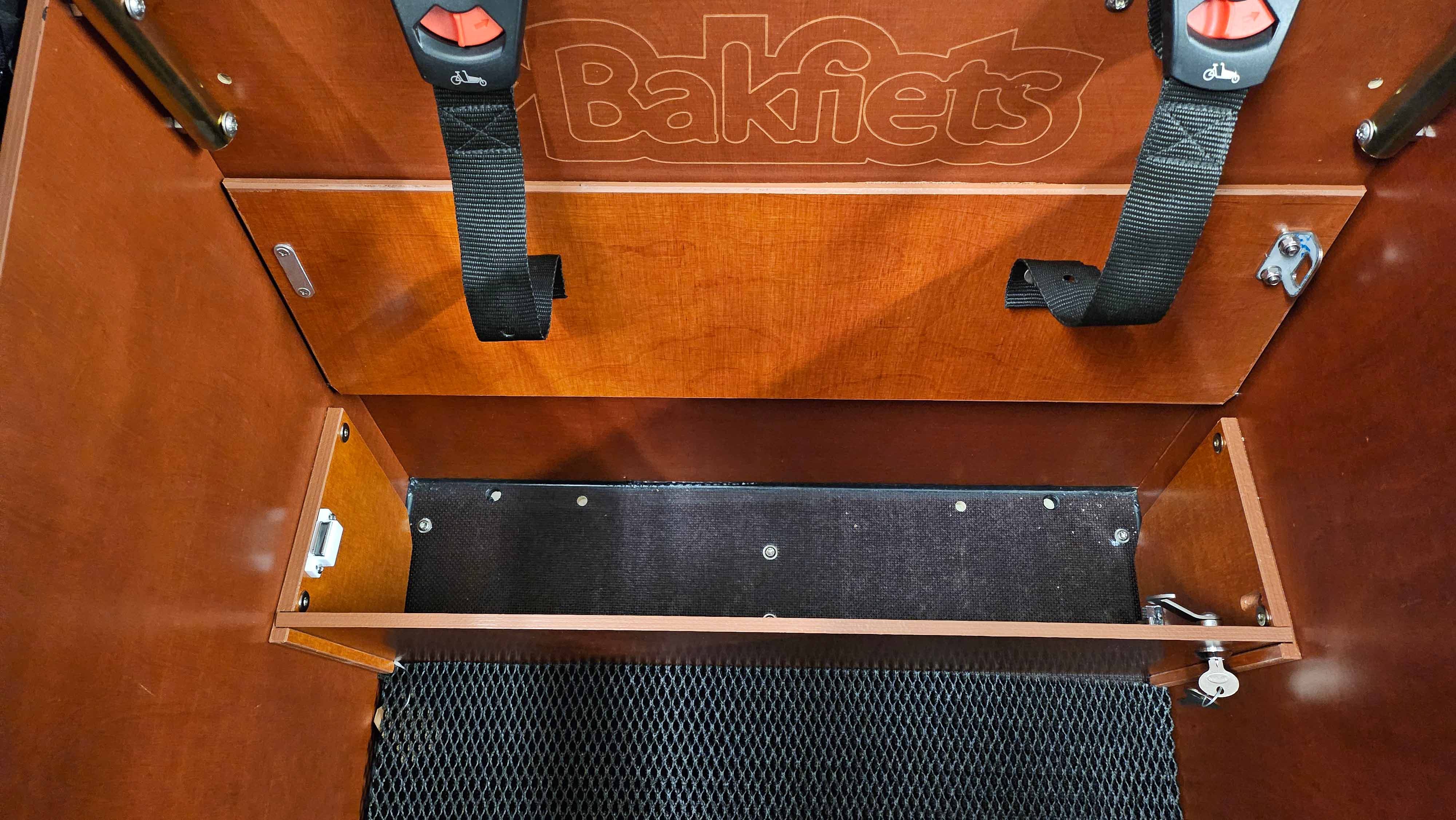 Bakfiets Trike Wide Cruiser Steps rot | 500WH | E-Lastenrad | 2024 | Freilauf