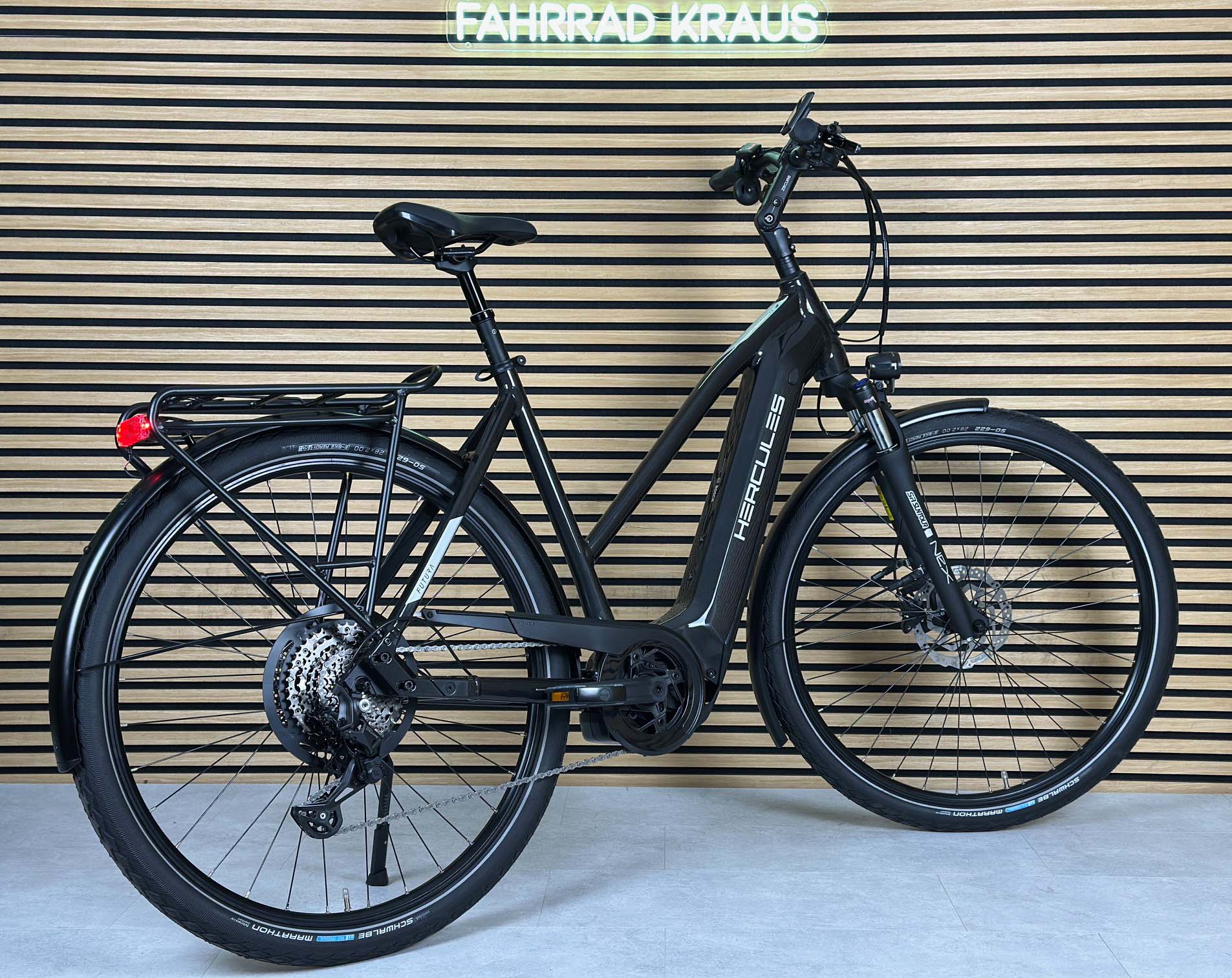 Hercules Futura I-10 schwarz | 625WH | E-Bike Damen Trekking