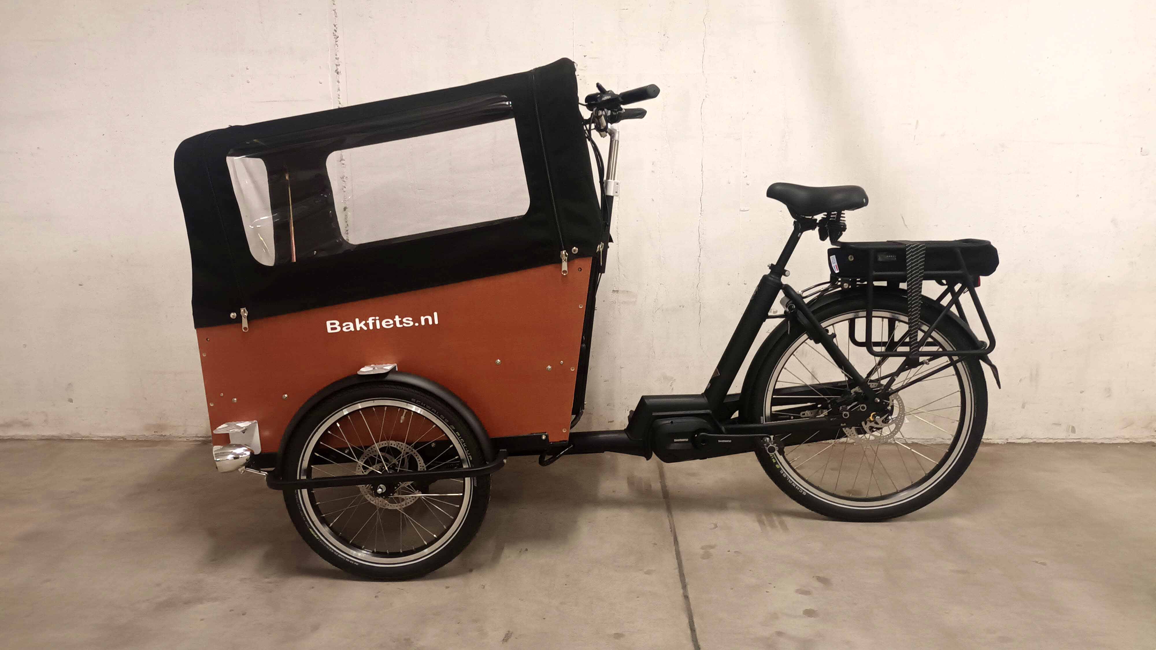 Bakfiets Trike Wide Cruiser Steps schwarz | 500WH | E-Lastenrad | 2024 | Freilauf-Nabe